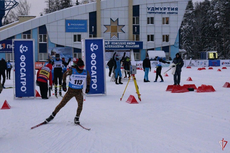В Удмуртии завершился чемпионат Приволжского округа Росгвардии по лыжным гонкам и служебному двоеборью (видео)