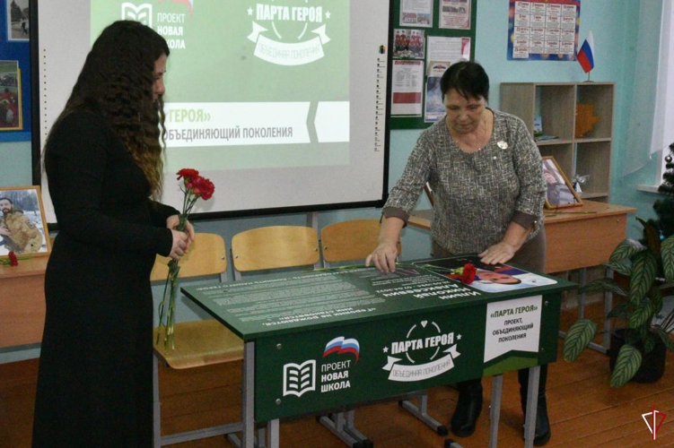 В Удмуртии сотрудники Росгвардии приняли участие в открытии «Парты Героя» в честь погибшего коллеги