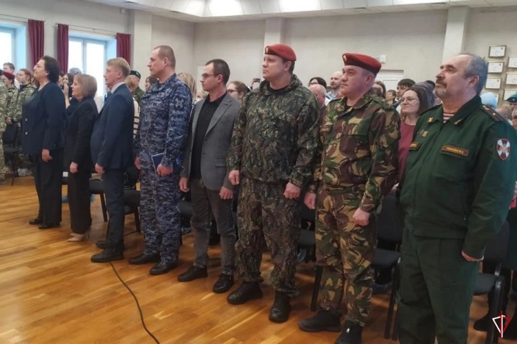 В Удмуртии сотрудники Росгвардии приняли участие в принятии первоклассниками клятвы кадета