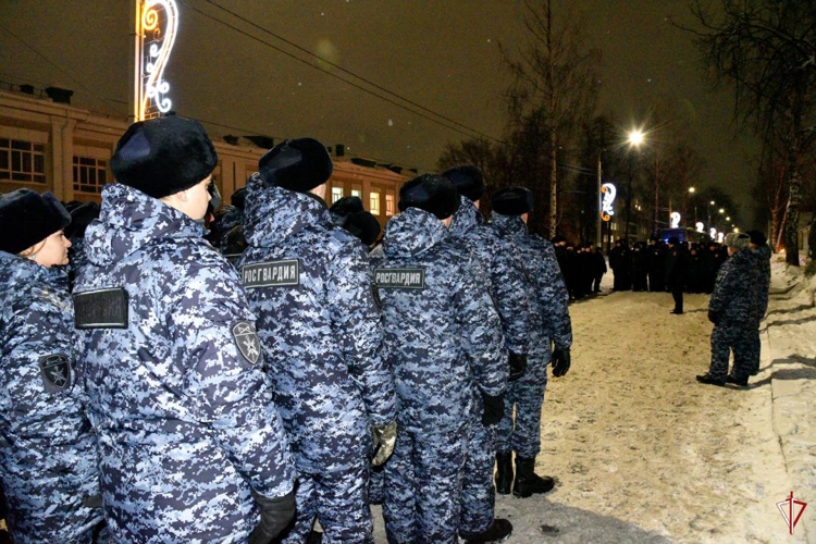 В Удмуртии в новогоднюю ночь росгвардейцы обеспечили охрану общественного порядка при проведении праздничных мероприятий