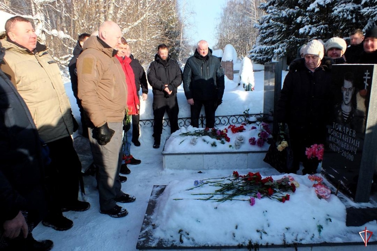 В Удмуртии почтили память сотрудников ОМОН Росгвардии, погибших 26 лет назад при выполнении служебного долга