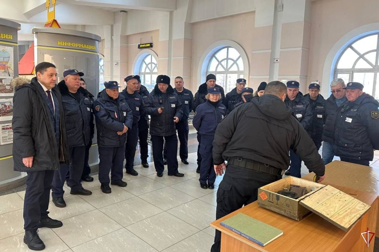 В Удмуртии сотрудники спецназа Росгвардии провели занятие с представителями железнодорожного транспорта