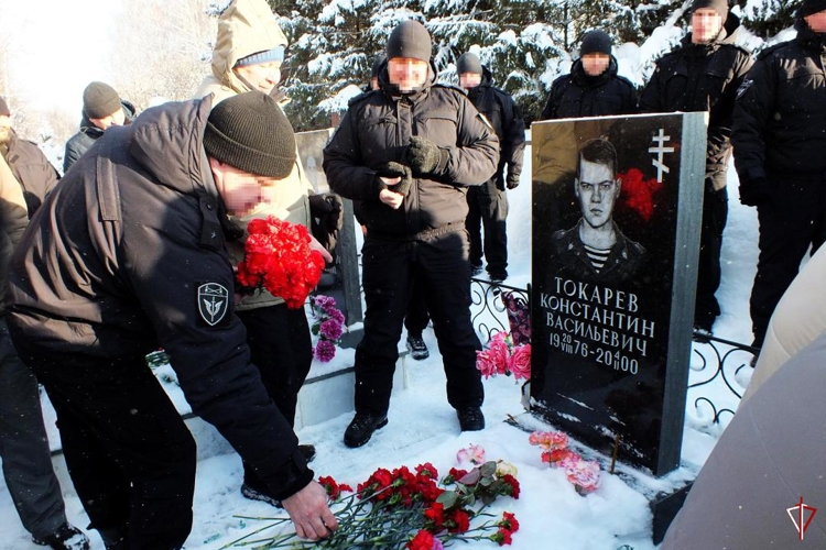 В Удмуртии почтили память сотрудников ОМОН Росгвардии, погибших 26 лет назад при выполнении служебного долга