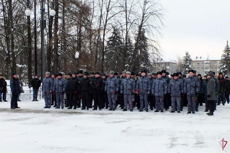 В Удмуртии руководство Управления Росгвардии приняло участие в возложении цветов в честь Дня защитника Отечества