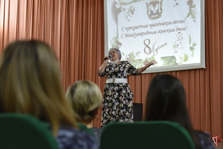 В Удмуртии росгвардейцы поздравили прекрасную половину коллектива с наступающим Международным женским днём