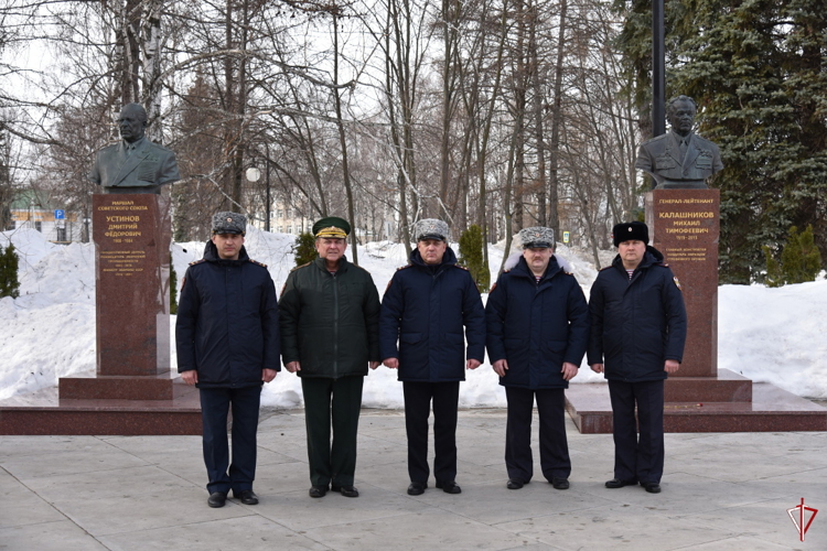 В Удмуртии стартовал автопробег Росгвардии, приуроченный к юбилею ведомства (видео)