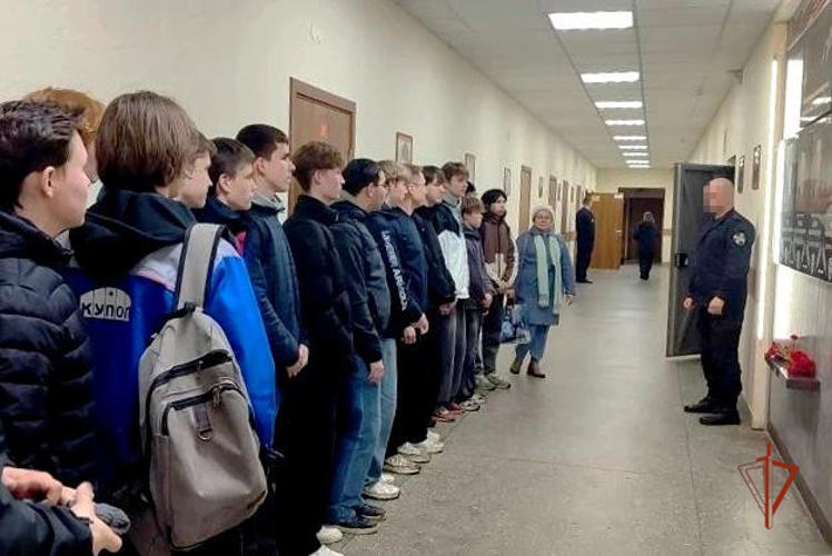 В Ижевске сотрудники ОМОН «Барс» провели Урок мужества для студентов индустриального техникума