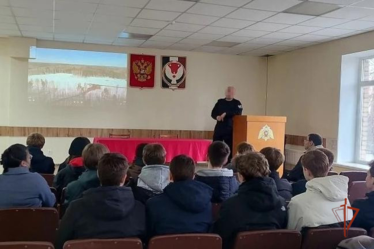 В Ижевске сотрудники ОМОН «Барс» провели Урок мужества для студентов индустриального техникума