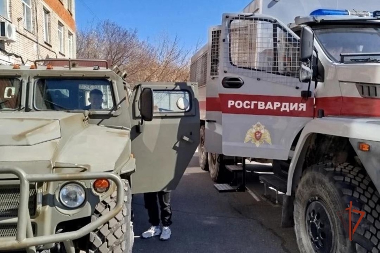 В Удмуртии школьники побывали в гостях у сотрудников ОМОН Росгвардии