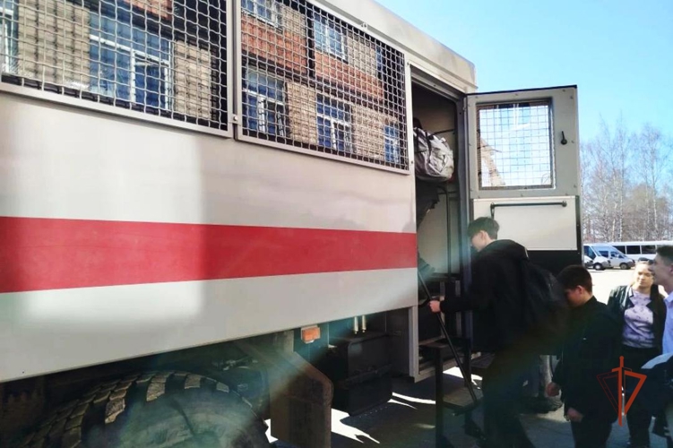 В Удмуртии школьники побывали в гостях у сотрудников ОМОН Росгвардии
