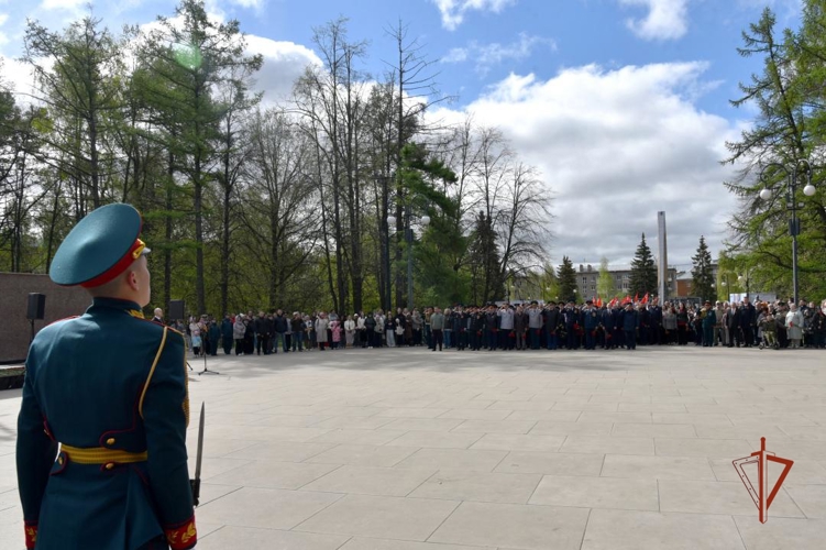 Сотрудники Управления Росгвардии по Удмуртской Республике приняли участие в церемонии возложения цветов, посвященной празднованию 81-летия Победы в Великой Отечественной войне
