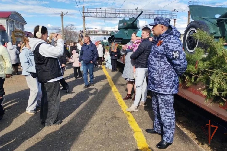 В Удмуртии сотрудники Росгвардии обеспечили безопасность во время прибытия «Поезда Победы» (видео)