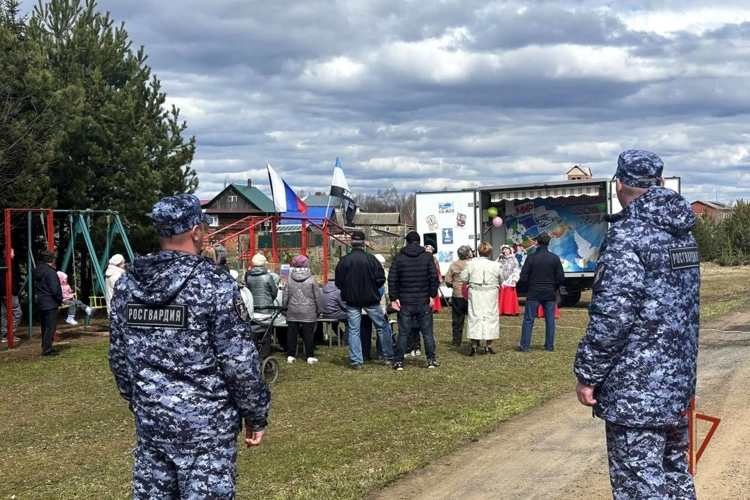 В Удмуртии сотрудники Росгвардии приняли участие в обеспечении правопорядка во время празднования Дня весны и труда