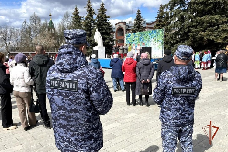 В Удмуртии сотрудники Росгвардии приняли участие в обеспечении правопорядка во время празднования Дня весны и труда