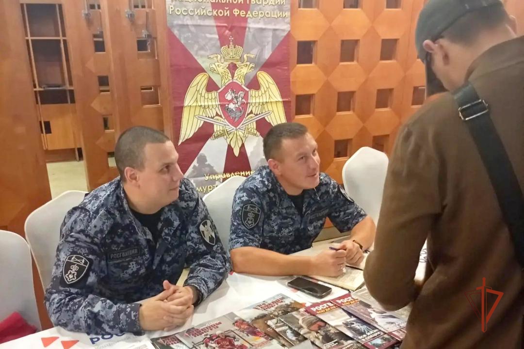 В Удмуртии сотрудники Росгвардии приняли участие во Всероссийской Ярмарке вакансий