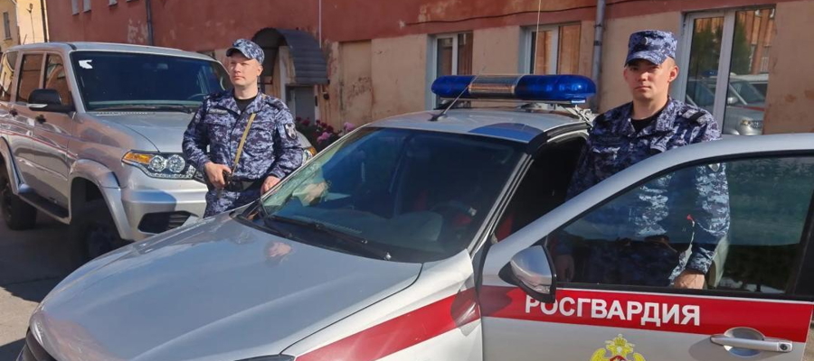 В Удмуртии сотрудники вневедомственной охраны помогли дезориентированной пожилой женщине вернуться домой
