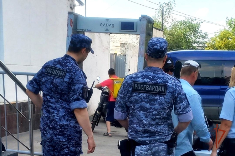 Росгвардейцы обеспечили общественную безопасность на мероприятиях, посвященных Дню Молодежи