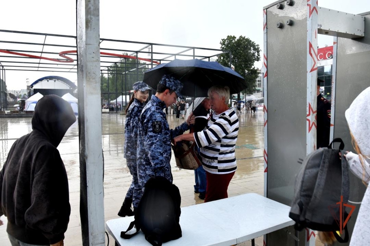Росгвардейцы обеспечили общественную безопасность на мероприятиях, посвященных Дню России и Дню города Ижевска