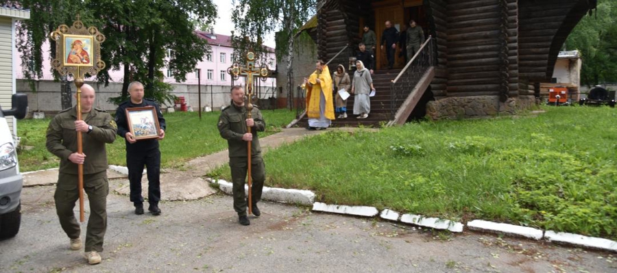 В Удмуртии сотрудники Росгвардии приняли участие в божественной литургии, посвященной памяти Дмитрия Донского