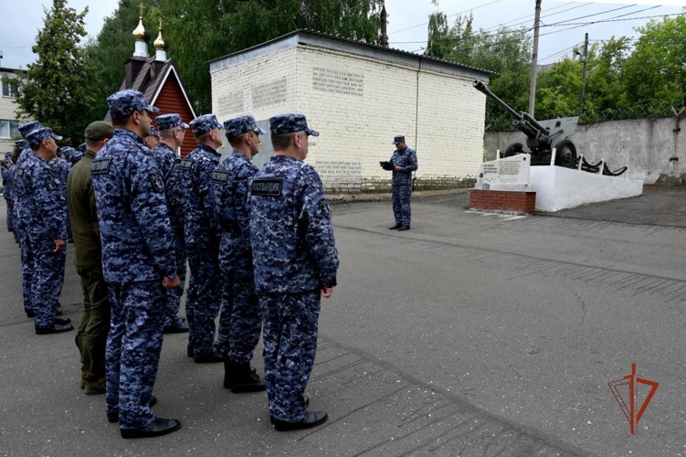 Сотрудники Управления Росгвардии по Удмуртской Республике присоединились к Всероссийской акции «Минута молчания»
