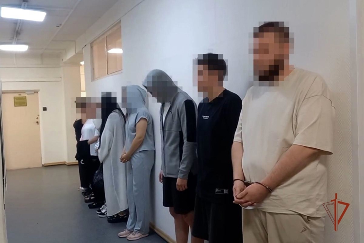 В Ижевске при силовой поддержке спецназа Росгвардии пресечена деятельность организованной группы, занимавшейся организацией занятия проституцией с участием несовершеннолетних (видео)