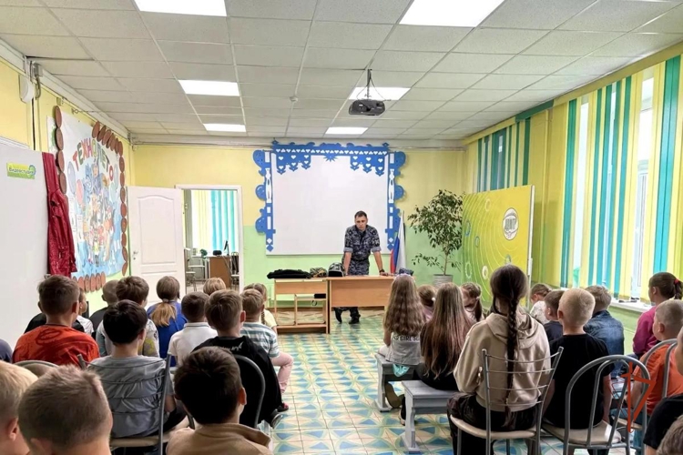 В Удмуртии росгвардейцы рассказали школьникам об особенностях службы во вневедомственной охране