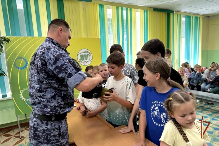 В Удмуртии росгвардейцы рассказали школьникам об особенностях службы во вневедомственной охране