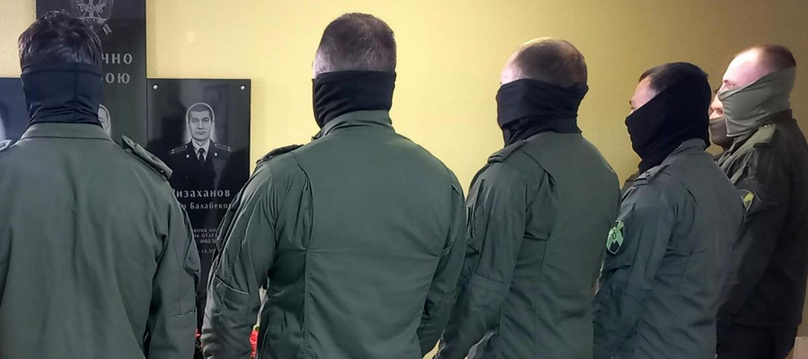 В Удмуртии сотрудники СОБР «Соболь» Росгвардии почтили память погибшего 15 лет назад коллеги Абукара Ризаханова