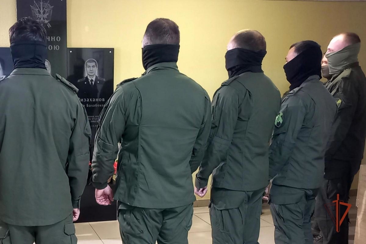 В Удмуртии сотрудники СОБР «Соболь» Росгвардии почтили память погибшего 15 лет назад коллеги Абукара Ризаханова