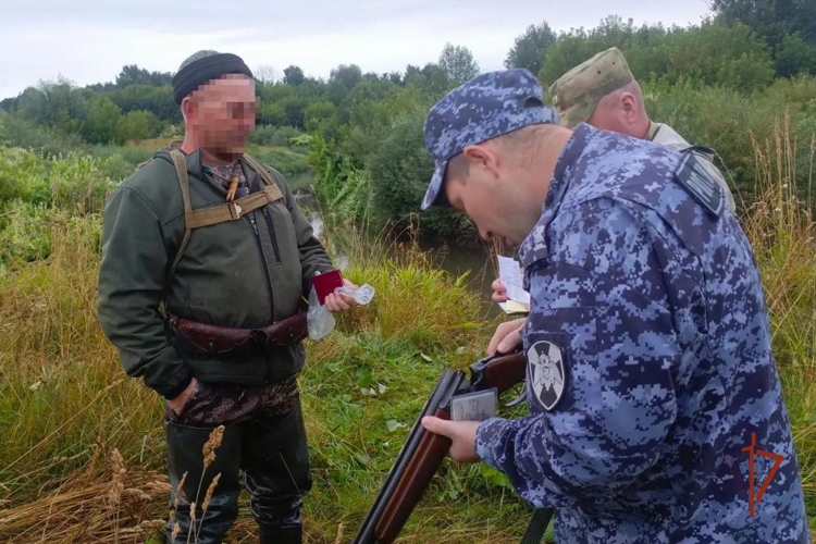 В Удмуртии сотрудники Росгвардии и Минприроды проводят профмероприятия по соблюдению законодательства в области охоты и оборота оружия (видео)