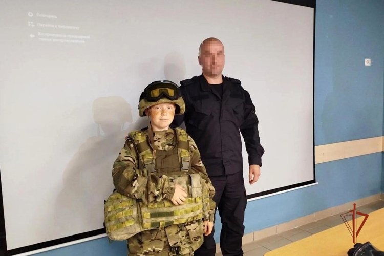 В преддверии нового учебного года сотрудники спецназа Росгвардии провели Урок мужества для школьников