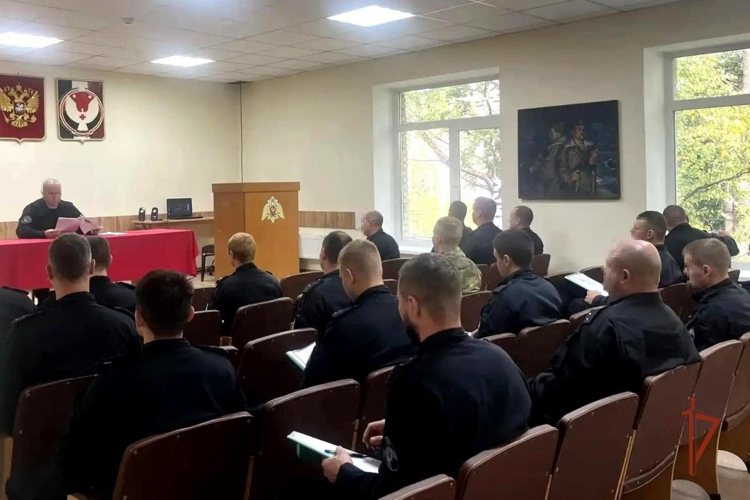 В Удмуртии в День солидарности в борьбе с терроризмом в подразделениях спецназа Росгвардии состоялись памятные митинги