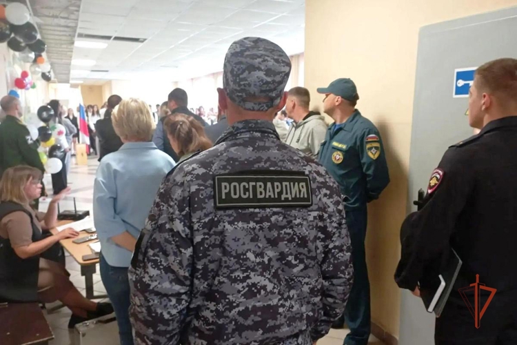 Росгвардейцы обеспечили охрану правопорядка при проведении Дня знаний в Удмуртии