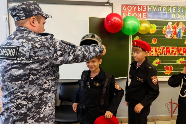 В Удмуртии росгвардейцы проводят уроки мужества для школьников
