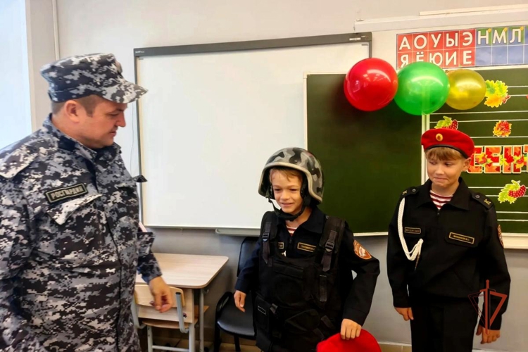 В Удмуртии росгвардейцы проводят уроки мужества для школьников
