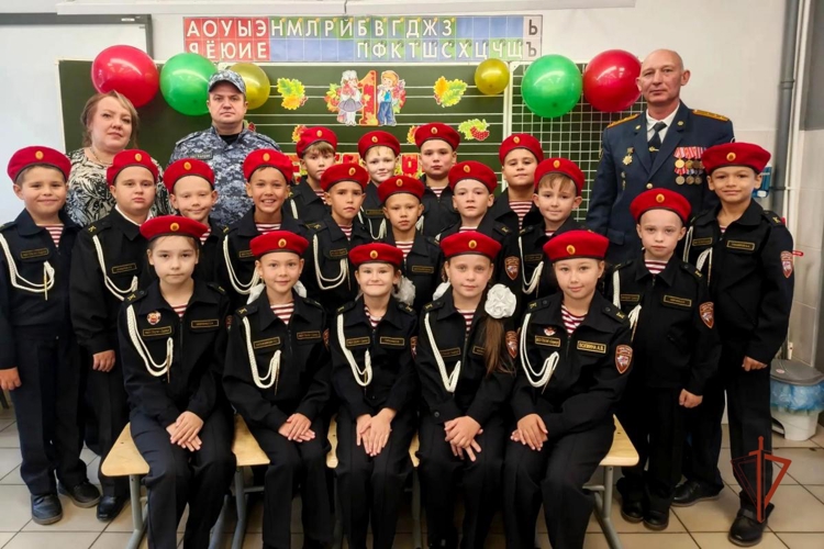 В Удмуртии росгвардейцы проводят уроки мужества для школьников