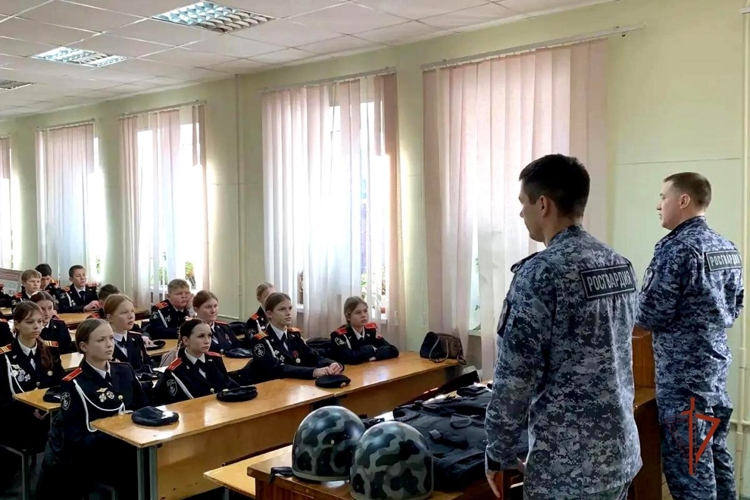 В Удмуртии сотрудники вневедомственной охраны провели День открытых дверей для кадет