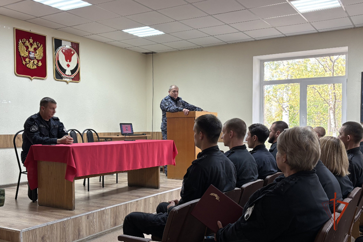 Начальник Управления Росгвардии по Удмуртской Республике поздравил личный состав ОМОН «Барс» с профессиональным праздником