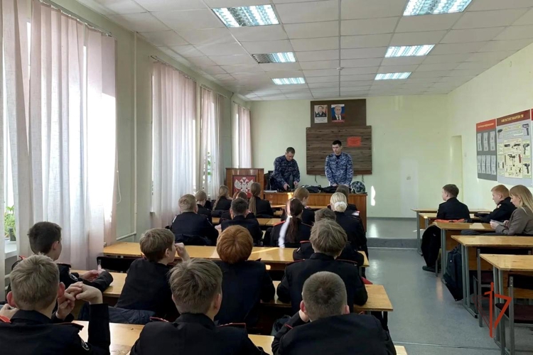 В Удмуртии сотрудники вневедомственной охраны провели День открытых дверей для кадет