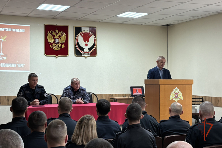 Начальник Управления Росгвардии по Удмуртской Республике поздравил личный состав ОМОН «Барс» с профессиональным праздником
