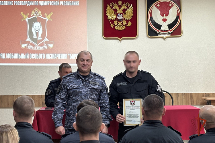 Начальник Управления Росгвардии по Удмуртской Республике поздравил личный состав ОМОН «Барс» с профессиональным праздником